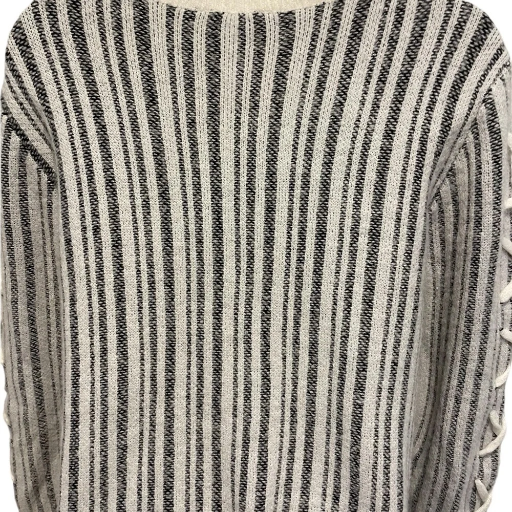 ROCK & REPUBLIC Women’s Striped Long Sleeve Sweater Size Medium - Picture 10 of 15